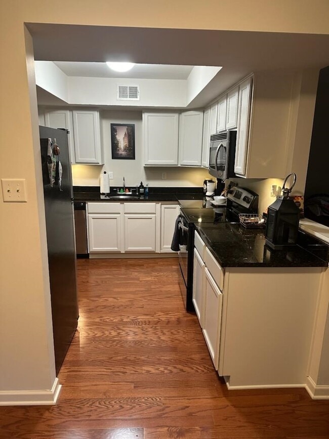 Photo - 1814 Birch Post Cove