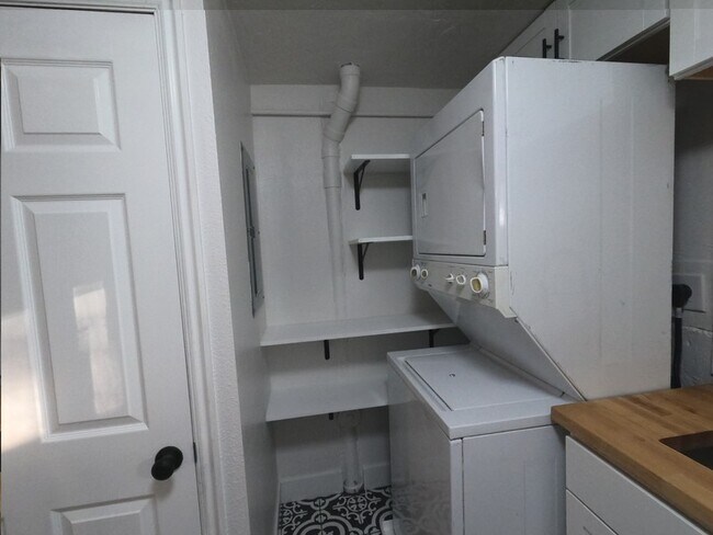Photo - 635 S 1030 W