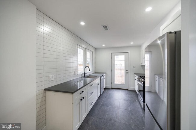 Photo - 2009 E Cumberland St