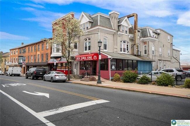 Building Photo - 168 W Main St Unit 3F