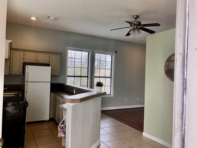 Photo - 543 W 27th St Unidad E