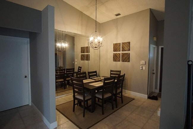 Photo - 58 Paxford Ln