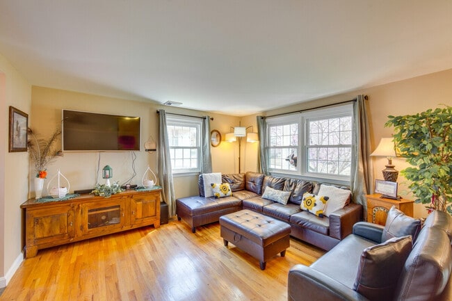 Building Photo - 25 Meadow View Dr Unit SI ID1385961P