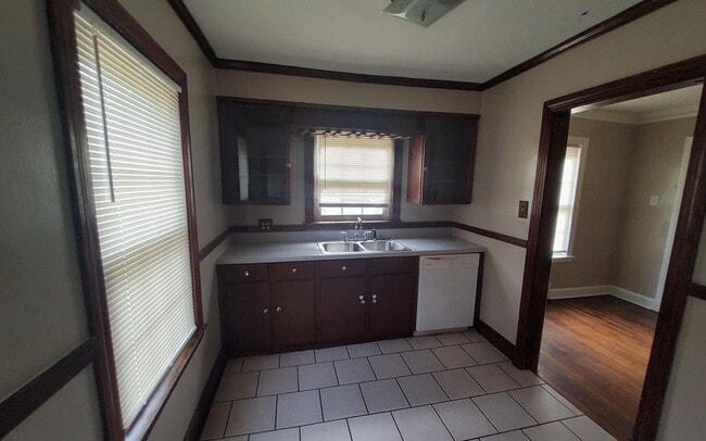 Photo - 947 Parkhaven Ln