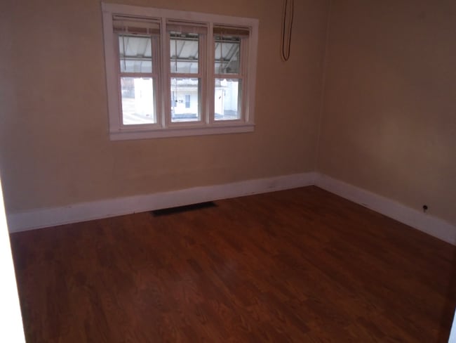 Photo - 935 Baraga St NE