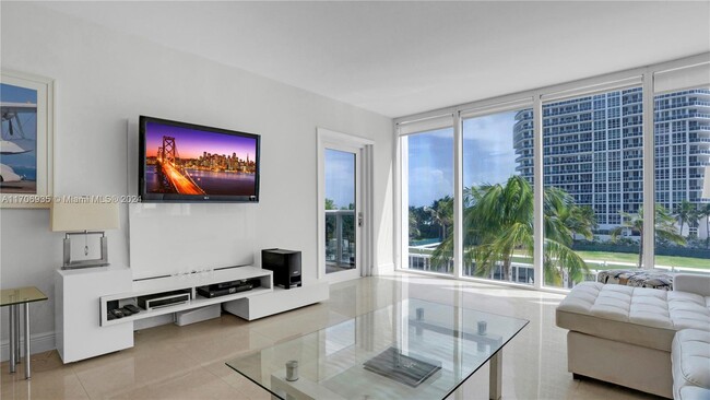 Photo - 10275 Collins Ave Condominio Unidad 315