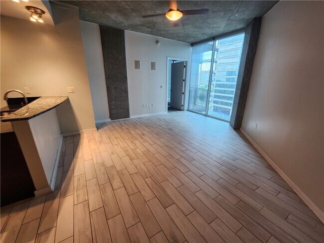 Photo - 400 W Peachtree St NW Unit 1016