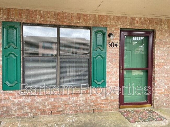 Building Photo - 4133 NE Stallings Dr Unit Oakview Condos