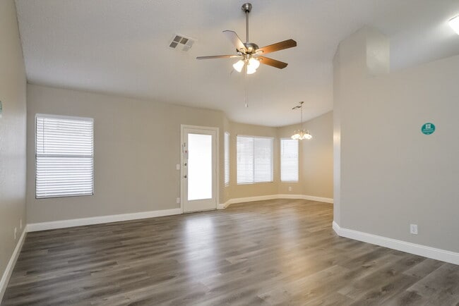 Photo - 705 Skipjack Dr