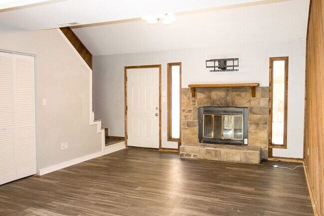 Photo - 22 S Germantown Rd Unit B4