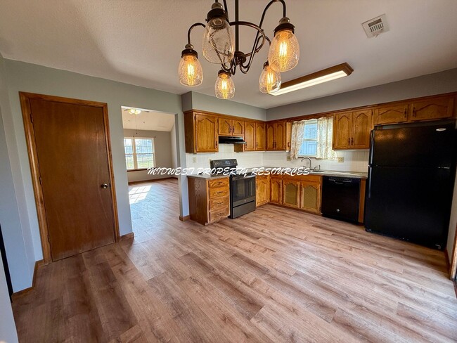 Photo - Charming 2bd 1.5 bath Duplex w/ Garage for Lease