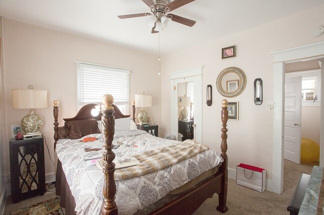 Photo - 717 E 1st St