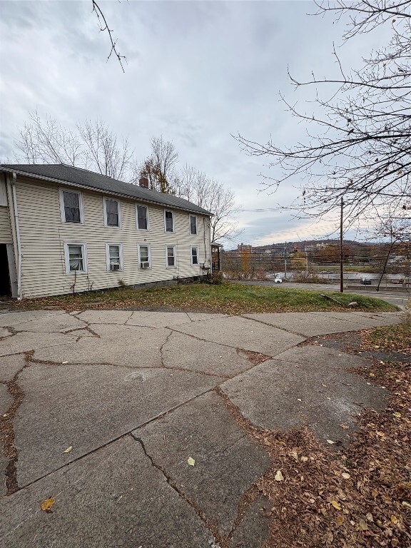 Photo - 114 Conklin Ave Unidad 1R