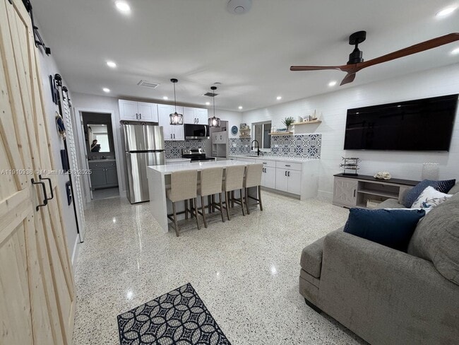 Photo - 219 S Bay Harbor Dr