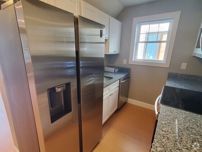 Building Photo - 10 Ashton St Unit 1 Rental