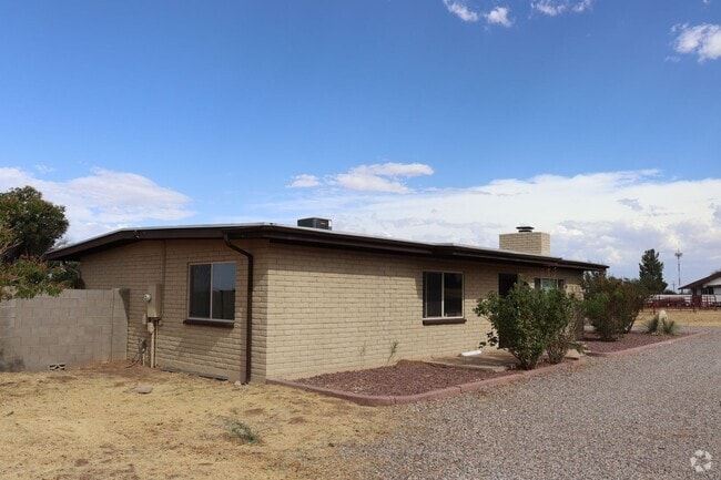 Building Photo - Three bedroom home
