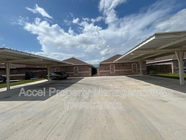 Building Photo - 1012 W La Pointe Ave Unit 1