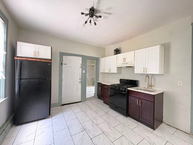 Building Photo - 53 Stegman St Unit 4