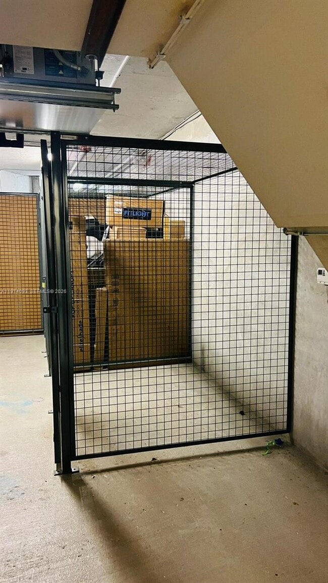 Photo - 501 NE 31st St Unidad 21