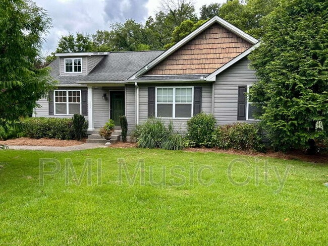 Building Photo - 225 Hickory Dr Rental