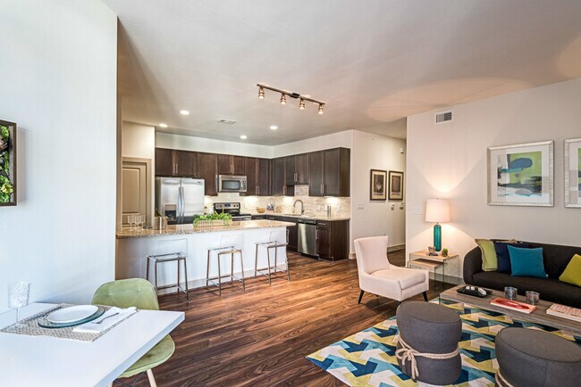 Photo - Only $1,314 - MIDTOWN Downtown!! Unit 38M2