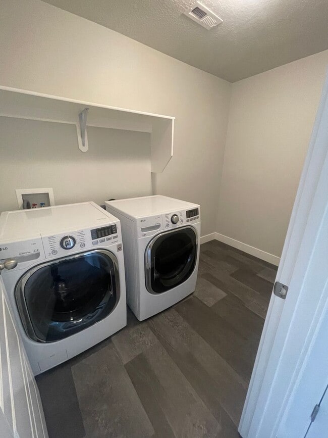 Photo - Amazing townhome for rent in Lehi!