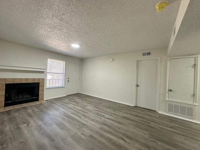 Photo - 410 Oakwood Ave Unit 12