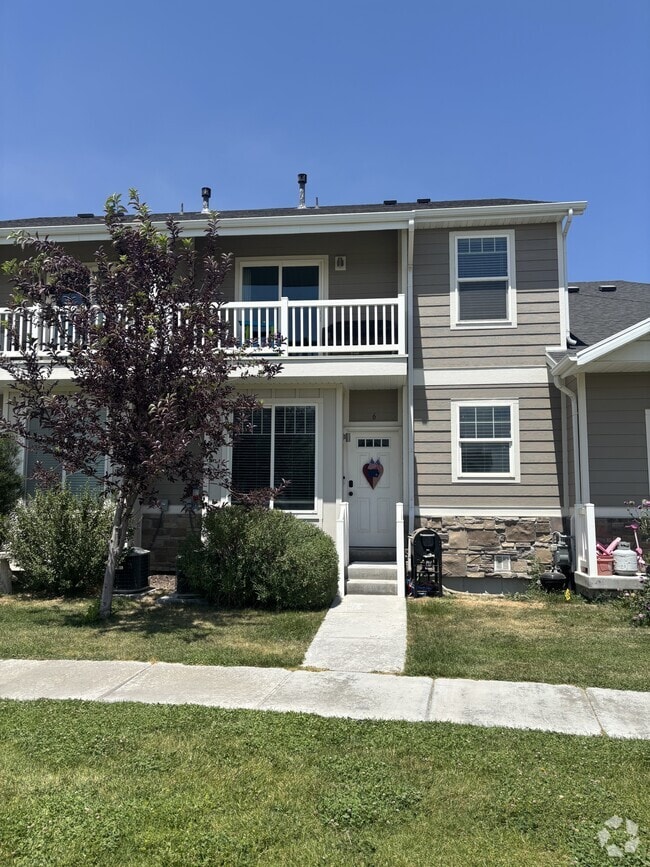 Building Photo - 1771 E Skyline Dr Rental