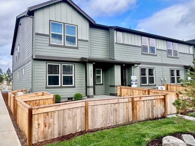 Building Photo - Easy Livin, in a Beautiful New Townhome!
