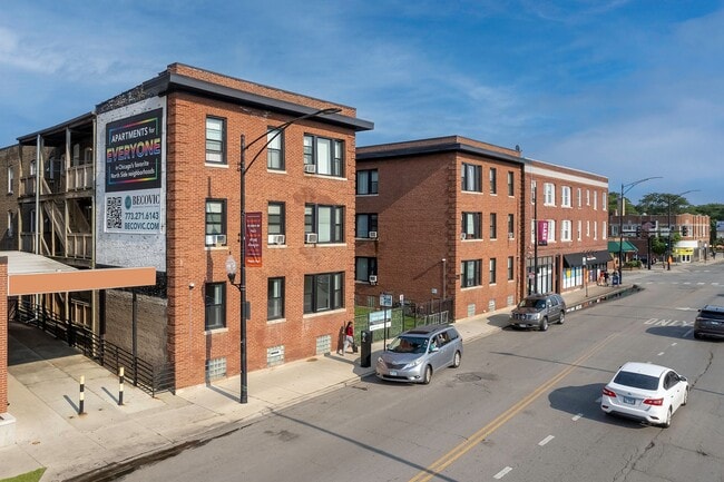 Photo - 7411 N Clark St
