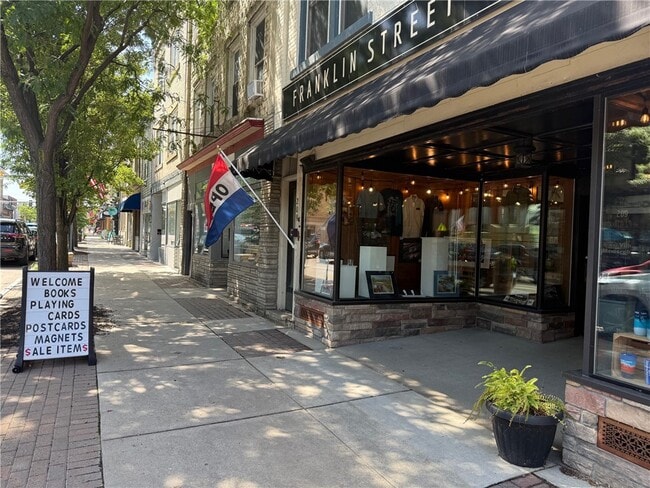 Building Photo - 101 E 2nd St