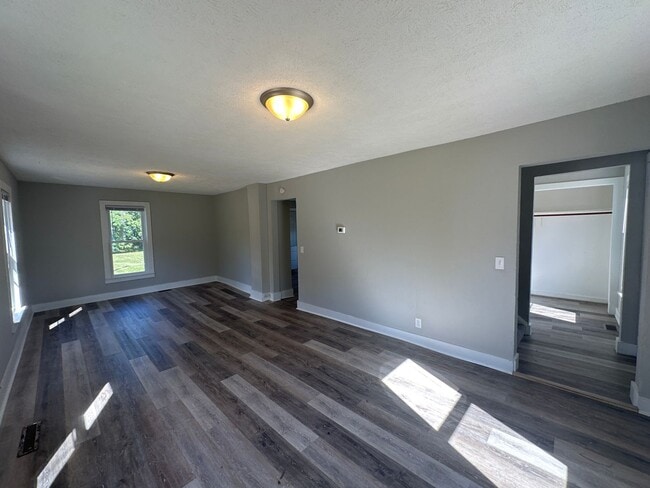 Photo - 761 Brooks St