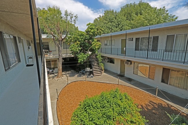 Photo - Chateau Langdon Apartments