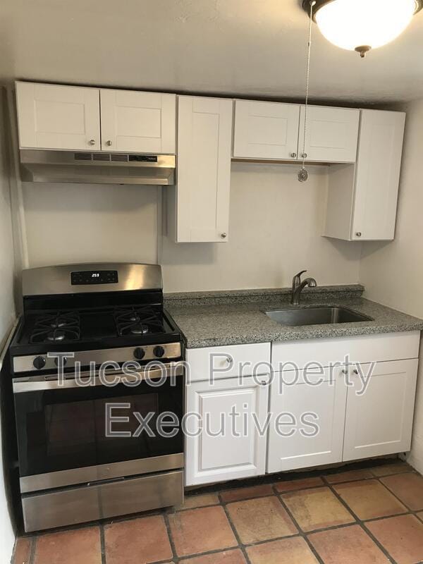 Photo - 2632 N Stone Ave