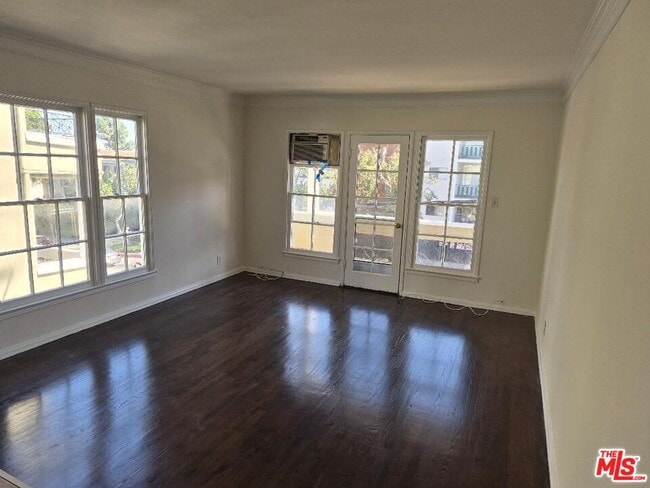 Photo - 8561 Holloway Dr Unit 8561-1/4