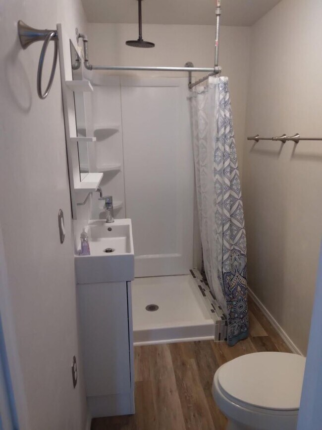 Photo - Cute & Cozy Tiny Home ** In Cordes Lakes!**