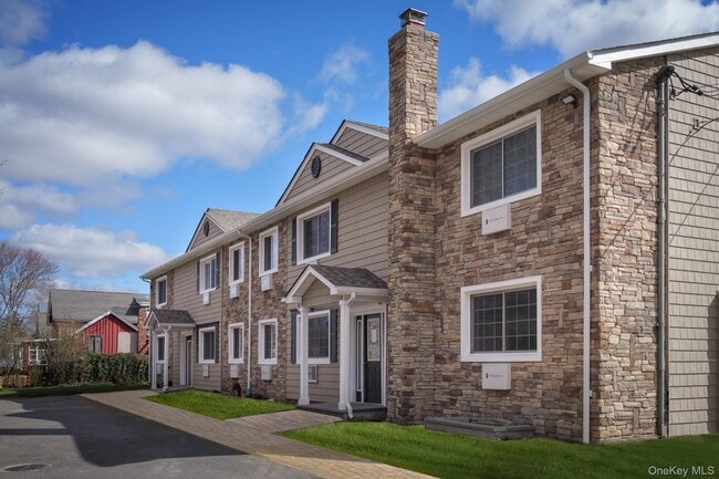 Photo - 105 Overton Ave Unit M