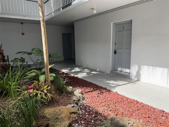 9621 SW 77th Ave Unit 101B