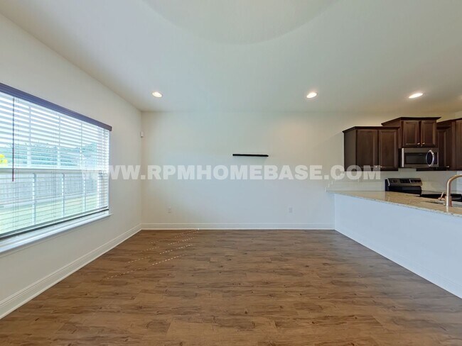 Photo - Modern 3-Bedroom Townhome with Stylish Upd...