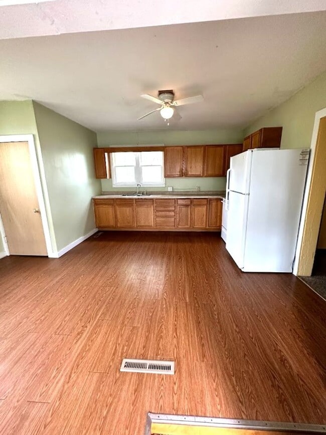 Photo - 4 bedroom/ 2 bathroom
