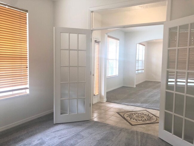 Photo - MOVE IN AUGUST! BEAUTIFUL LARGE/SPACIOUS HOME! NEWER CARPET ON 1ST FLOOR! Great Location! 2 story...