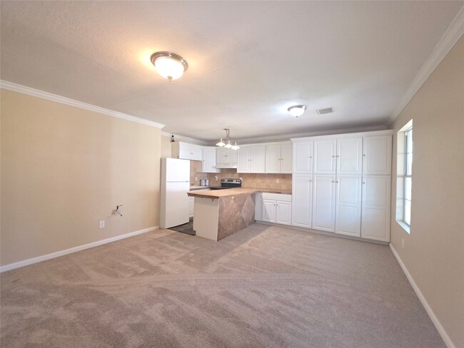 Photo - 801 Queenswood St