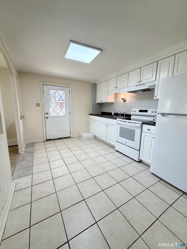 Building Photo - 9 Meridian St Unit 3