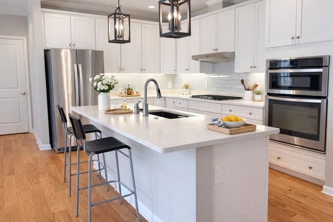 Photo - 198 Stonehaven Dr