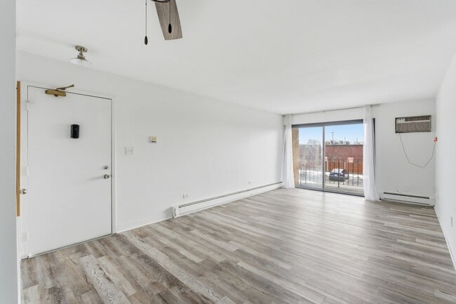 Photo - Palatine 1-Bedroom with Balcony, Pool & Included Utilities