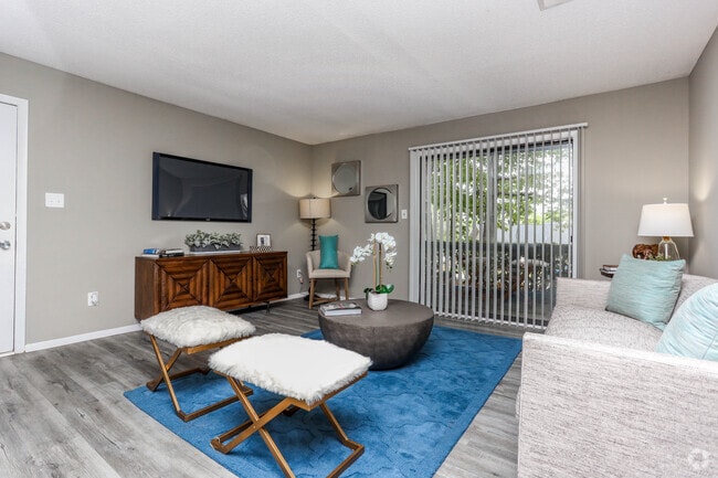 2BR, 1BA - 978 SF