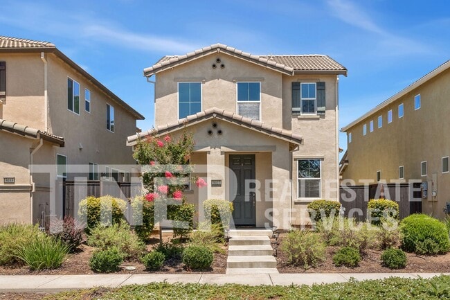 Building Photo - 3027 Club Center Dr