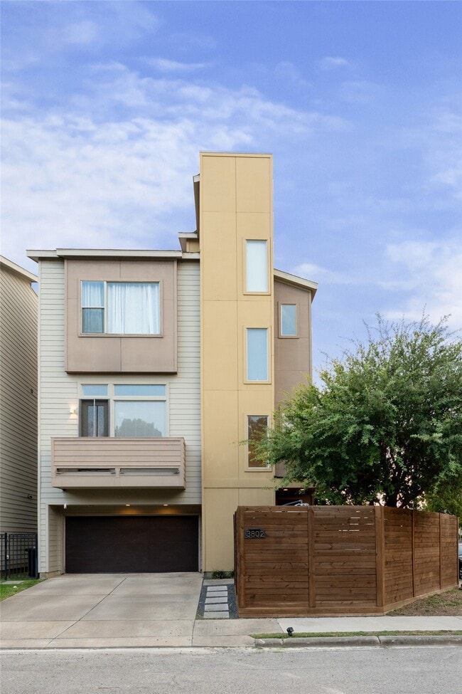 Building Photo - 3802 Lovejoy St