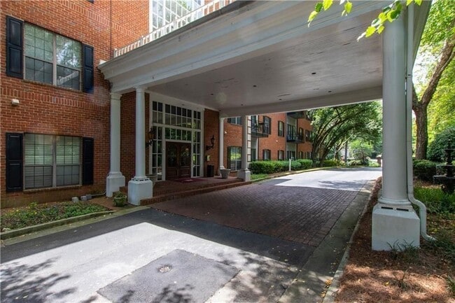 Photo - 2921 Lenox Rd NE Unit 309