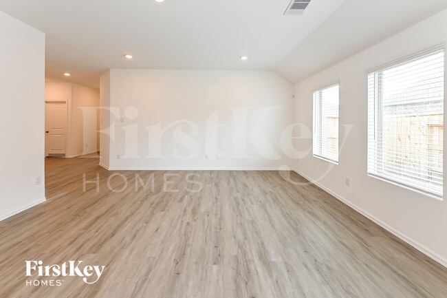 Photo - 5214 Eagleton Dr